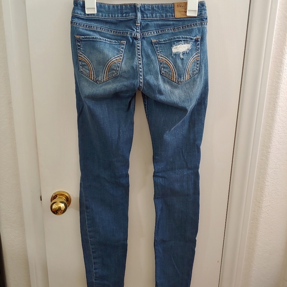 💥Flash Sale💥Holister (1) Distressed Jeans - Picture 2 of 2
